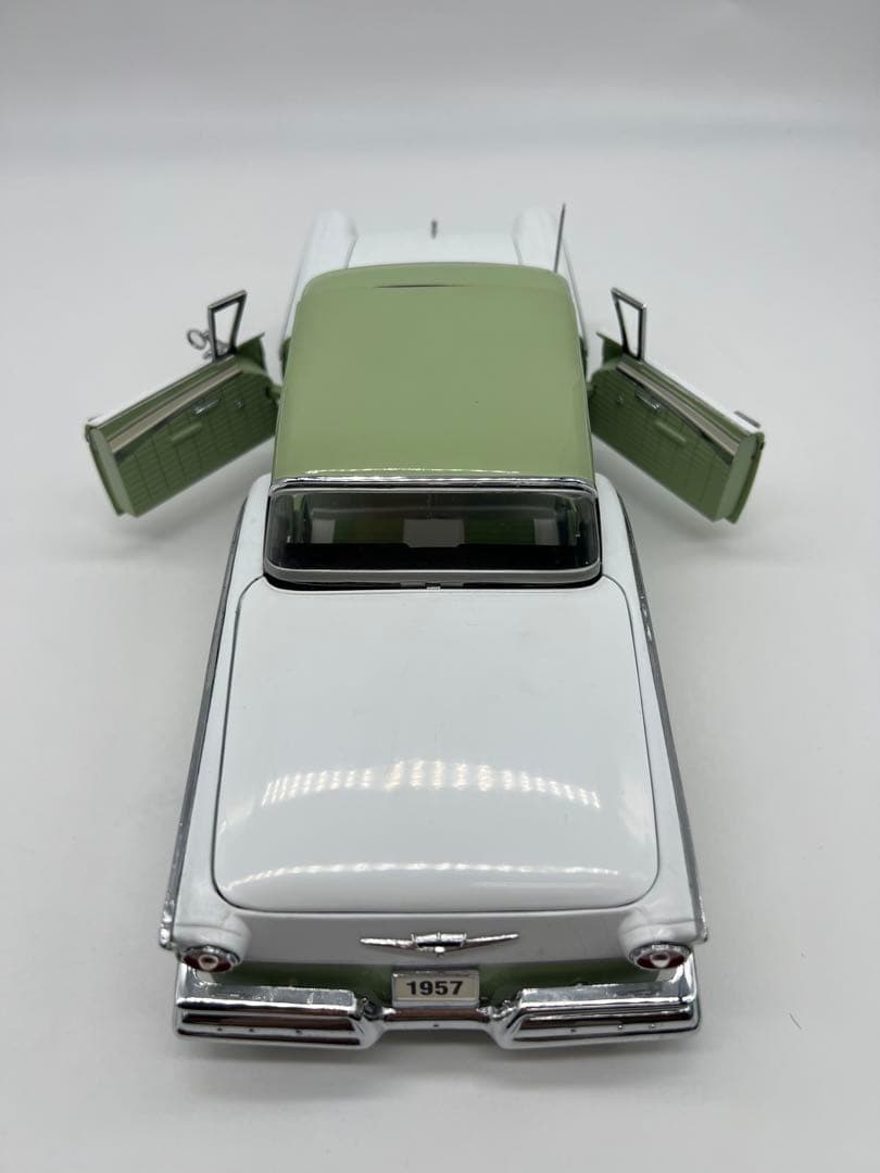 No5ミニカー1/18箱ありSun Star Ford 57 Sky liner