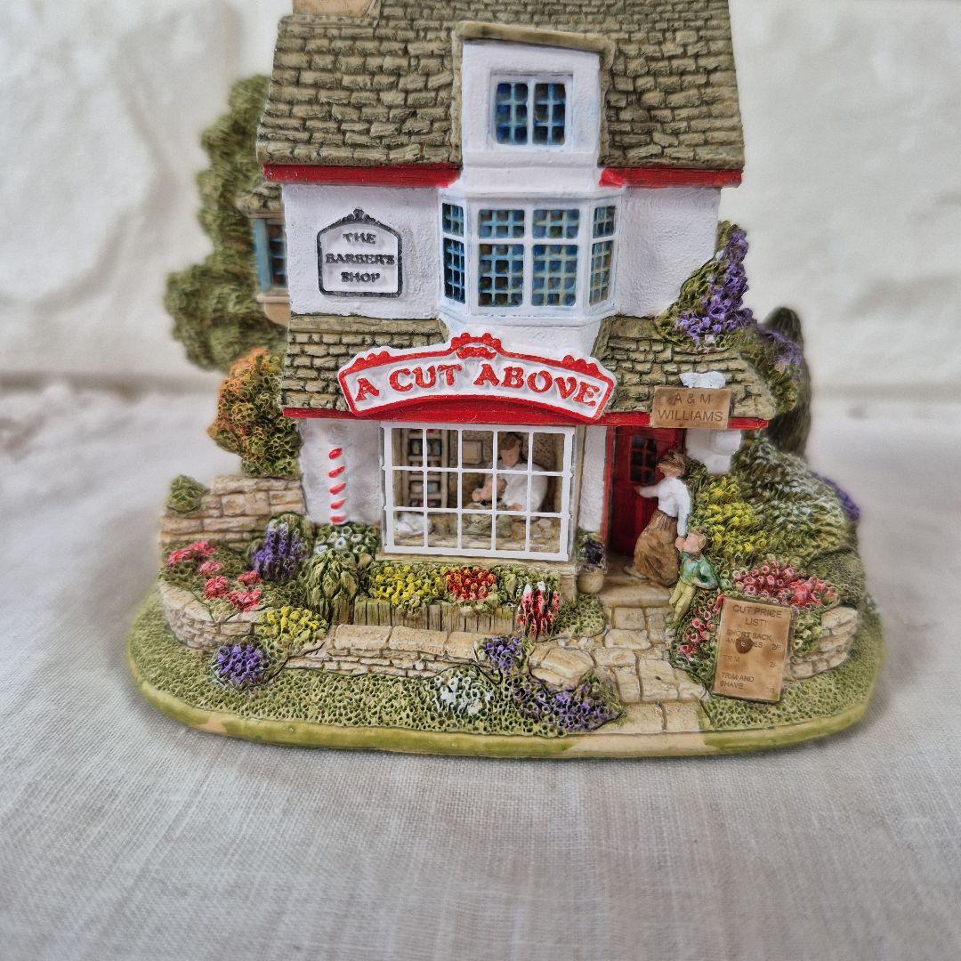 リリパットレーン　A CUT ABOVE