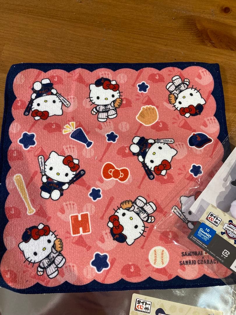 タイトーくじ 侍ジャパン✖︎サンリオ カラビナ付きマスコット ハローキティ　タオル