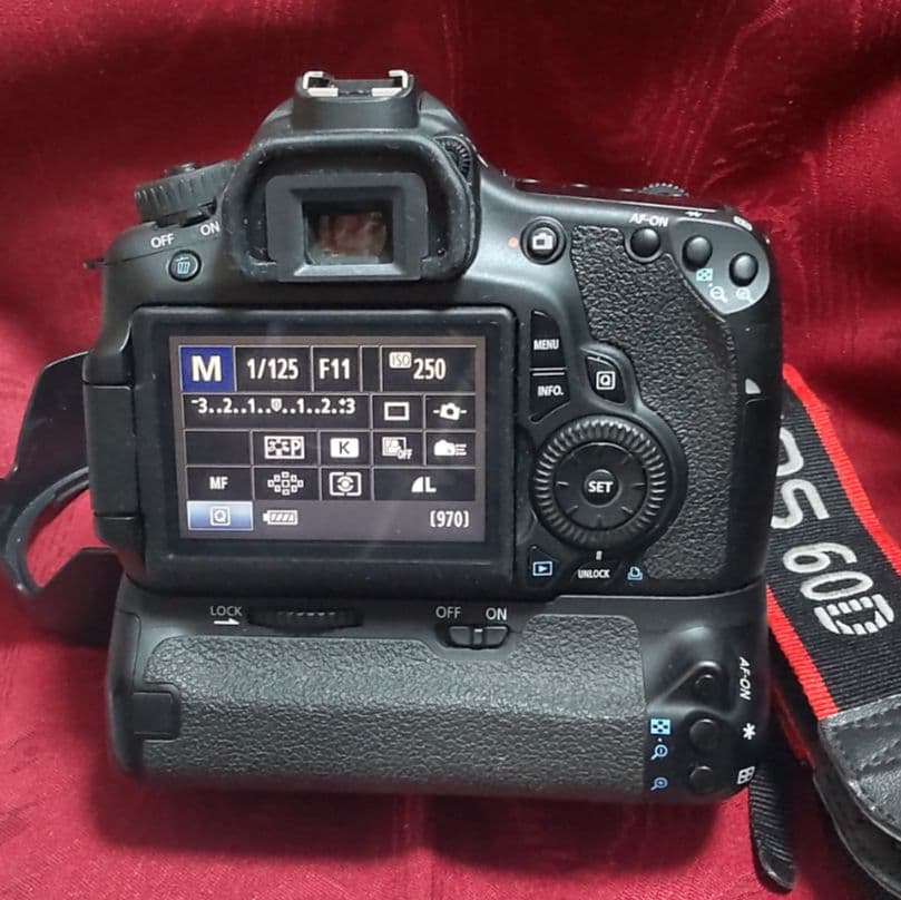 Canon EOS 60D デジタル＜美品/動作確認済＞＋純正バッテリーグリップ