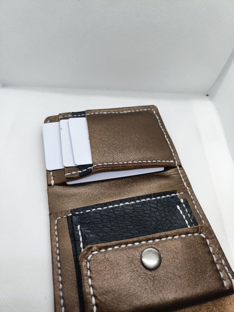 三つ折り財布 ブラウン×ブラック 新品未使用　ミドルウォレット　本革