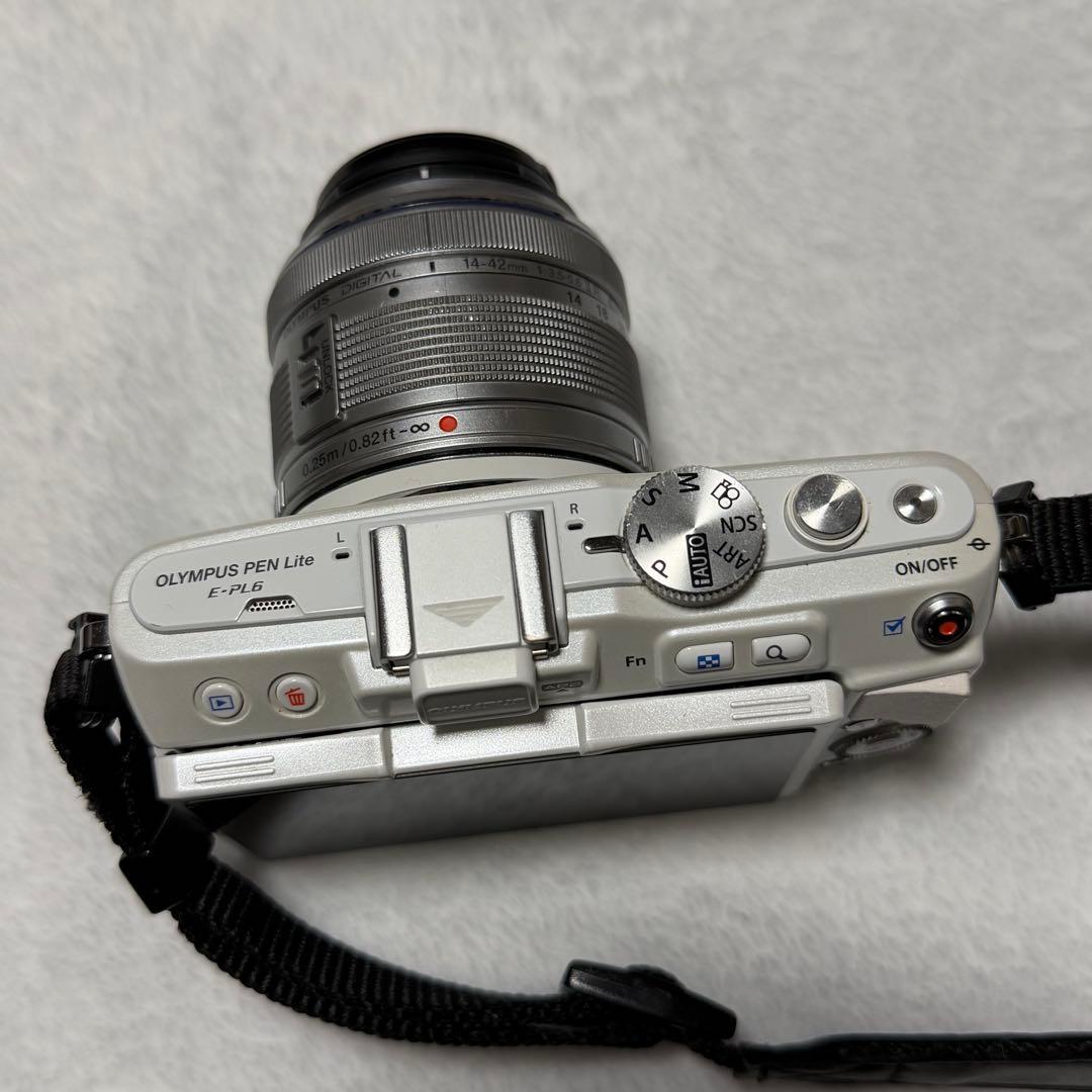 OLYMPUS PEN Lite E-PL6ダブルズームキット