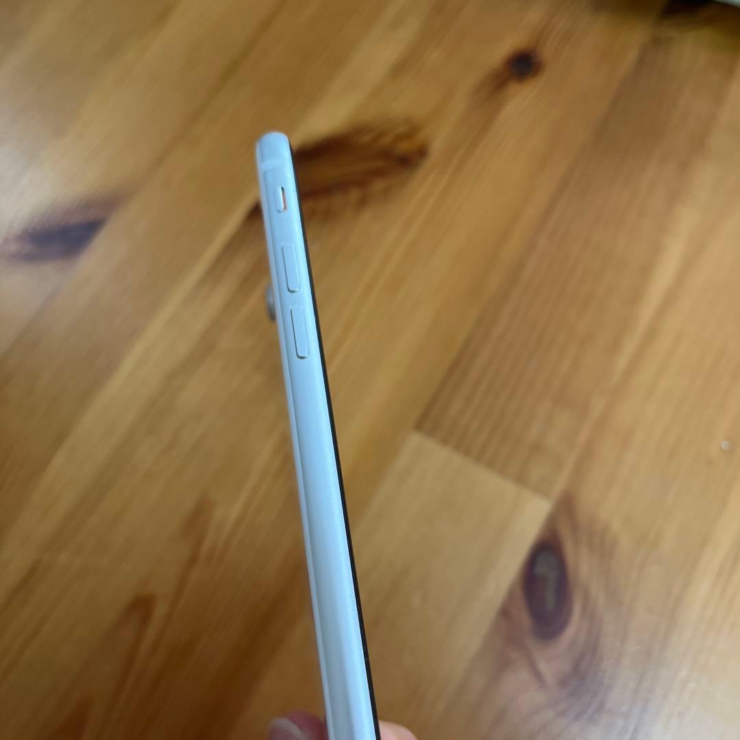Apple iPhone SE第二世代　ホワイト 極美品