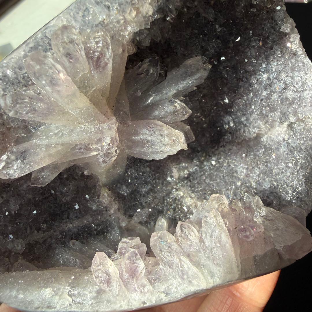 ブラジル産❣️天然石アメジストのお花型原石　置物　鉱物NO.022103