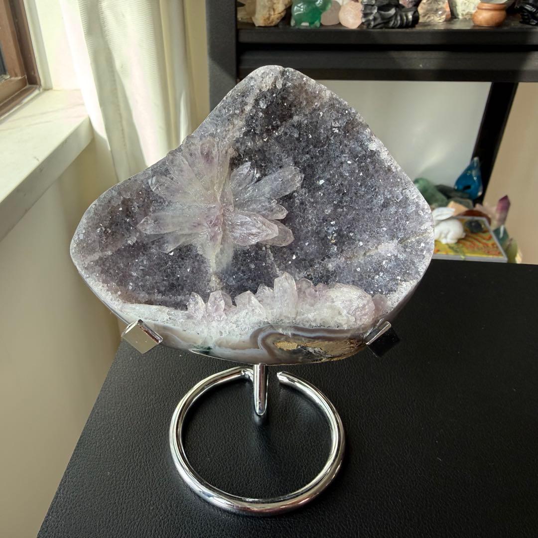 ブラジル産❣️天然石アメジストのお花型原石　置物　鉱物NO.022103