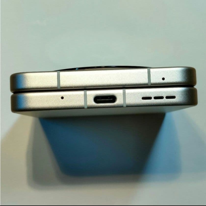 ZTE Libero Flip A304ZT ゴールド