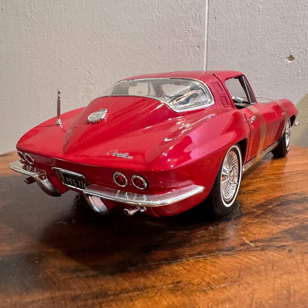ミニカー 1965 MAISTO CHEVROLET CHEVYCORVETTE 1/18