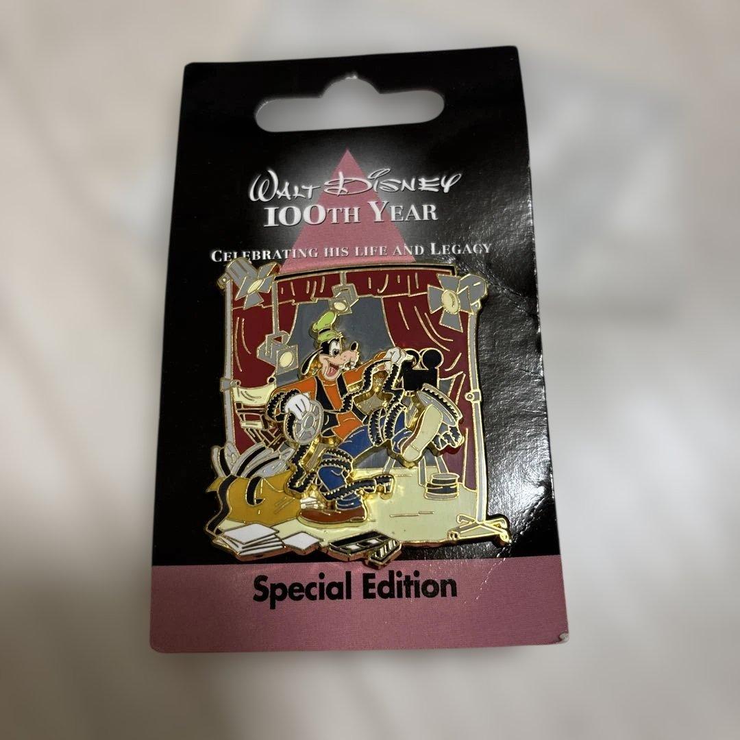 ディズニー 100周年 ピンバッジ　8個セット