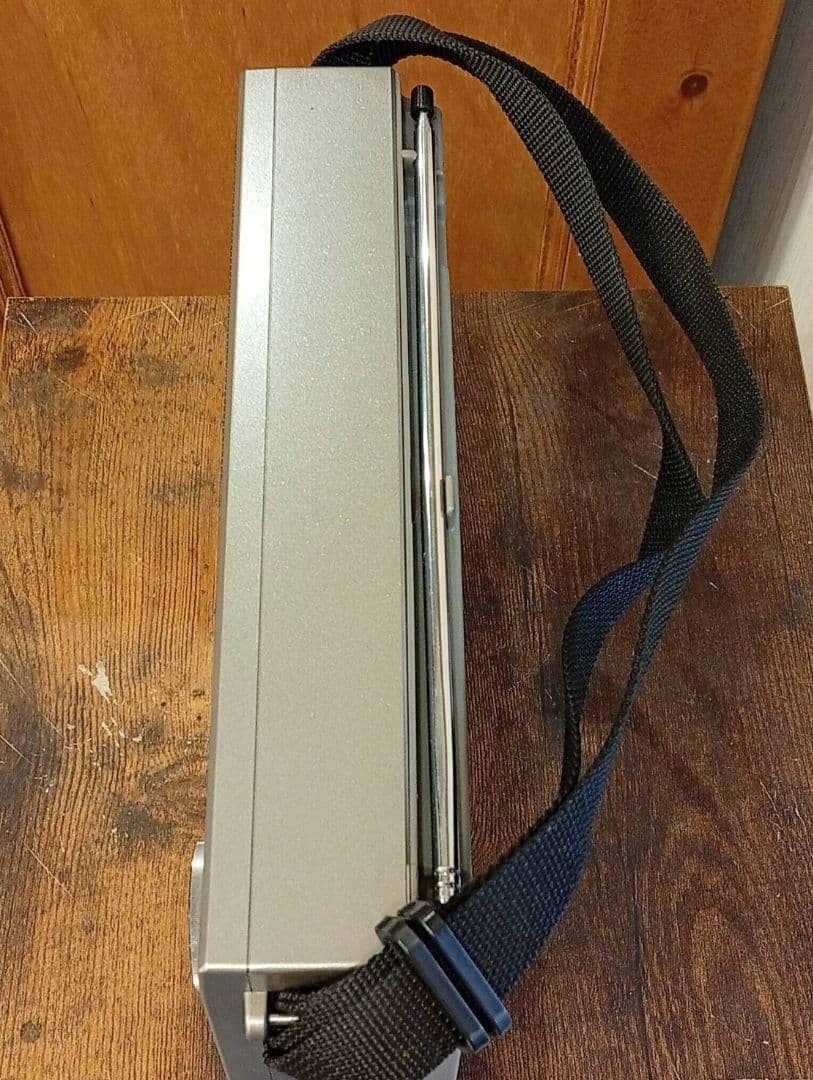 【未使用に近い】 National FM/AM ラジオ 2バンド RF-U80