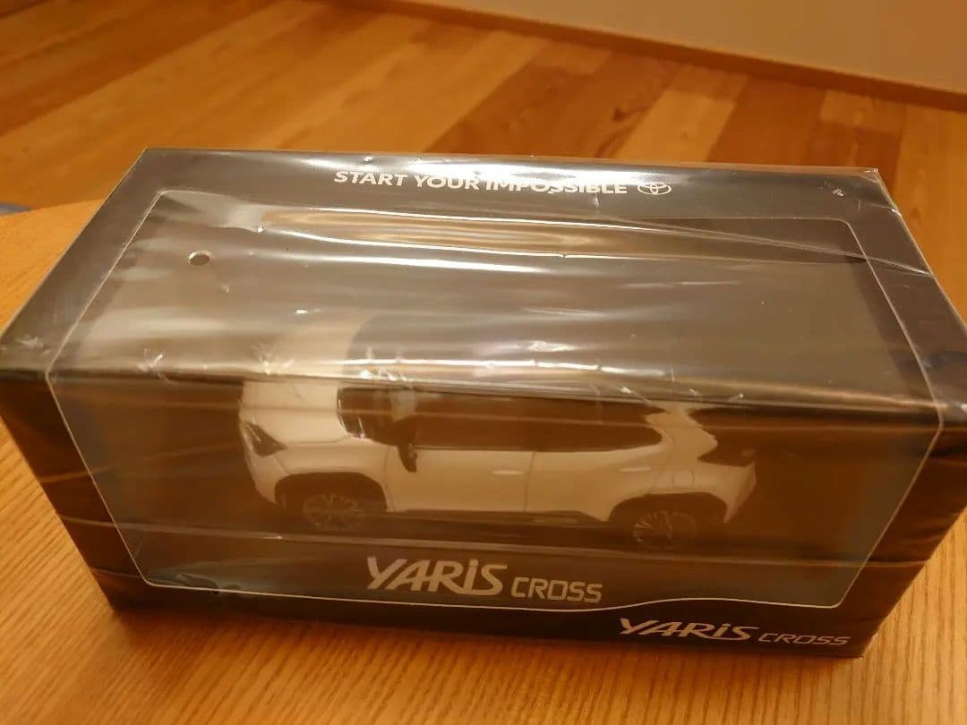 【しげ】ヤリスクロス　ブラックマイカ×ホワイトパール　カラーサンプル