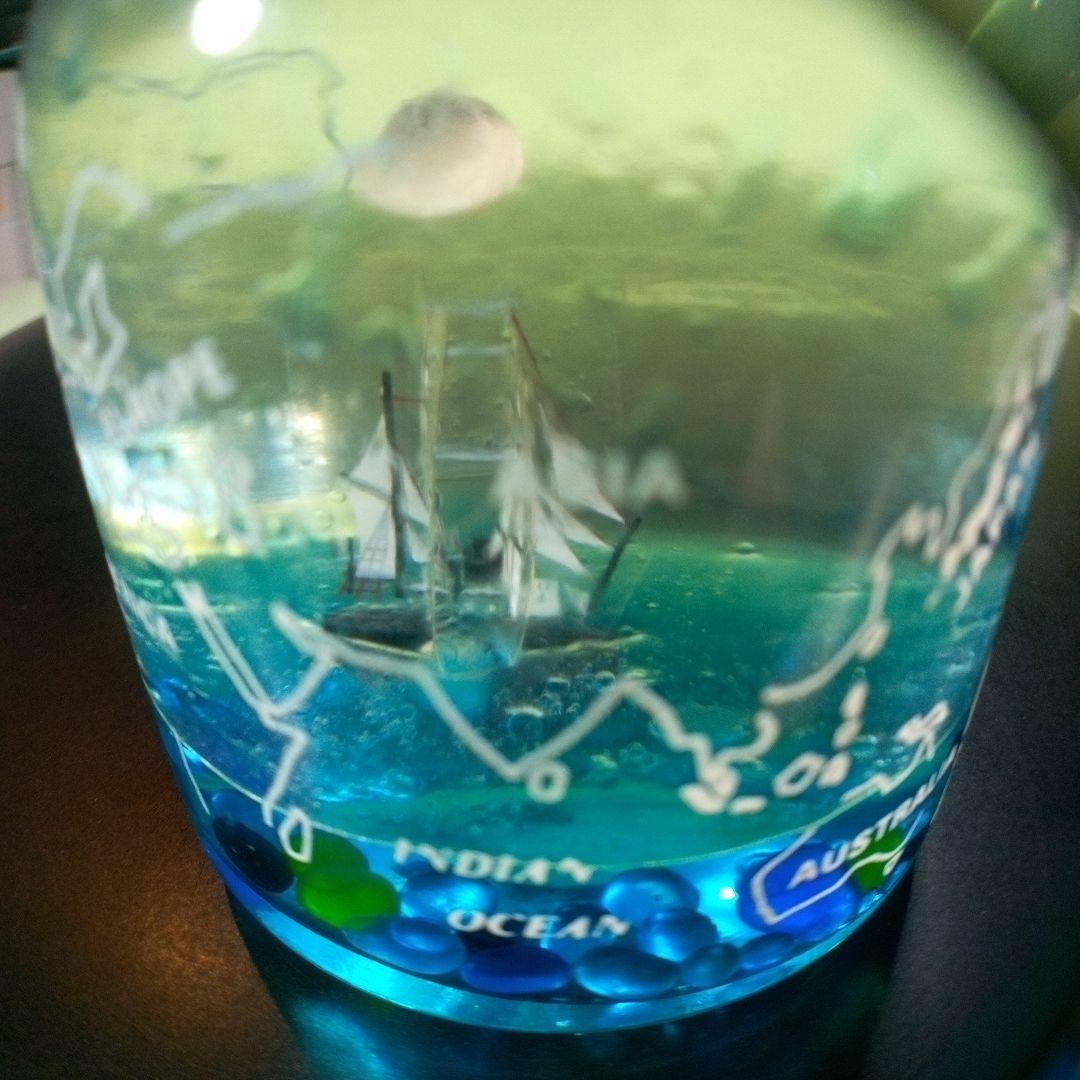 ①黒船　長崎オランダ村　ミニチュアボトル　②ラッコ　オイルドーム　①②セット