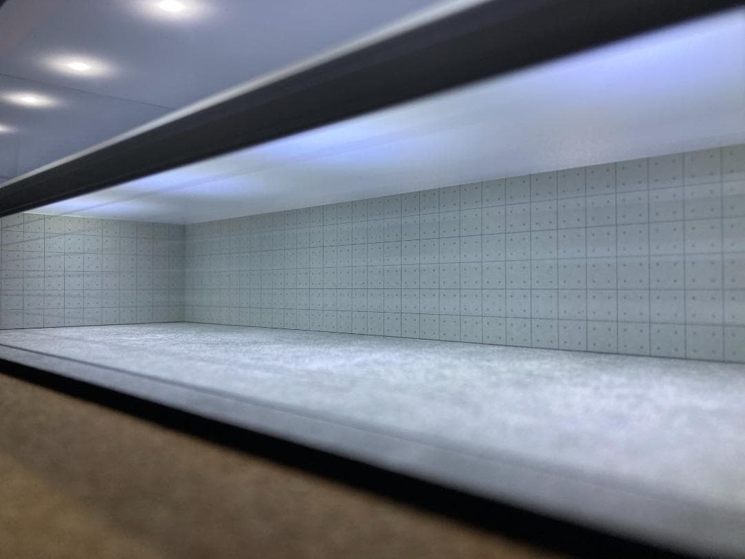 ミニカー専用ジオラマ：1/64 ショールーム＆ガレージⅤ（半透明フロア）