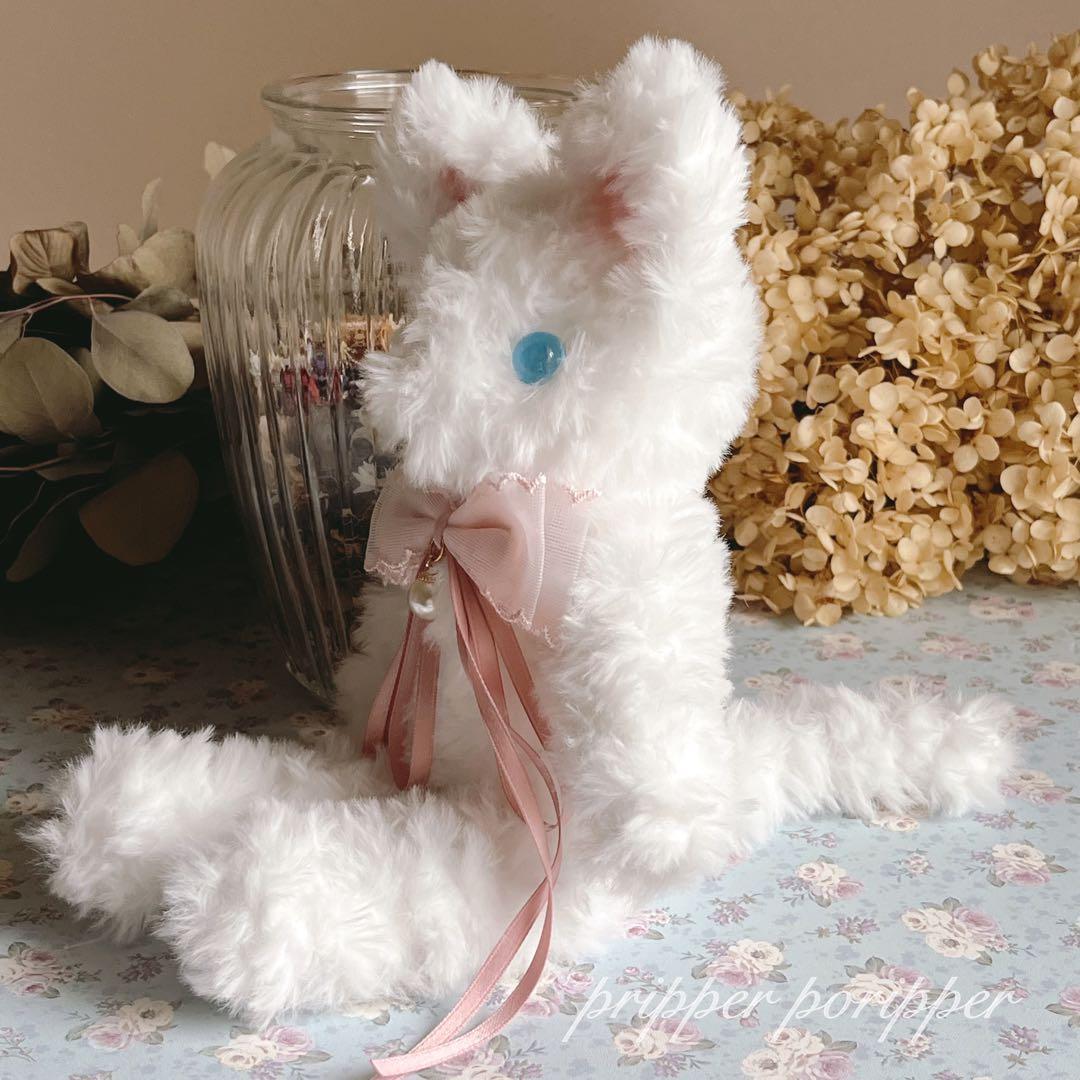 sample 硝子の瞳をもつ　こねこのあみぐるみ　ぬいぐるみ　白猫