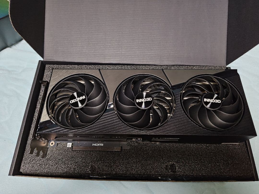中古品 INNO3D GeForce RTX 5090 X3 OC