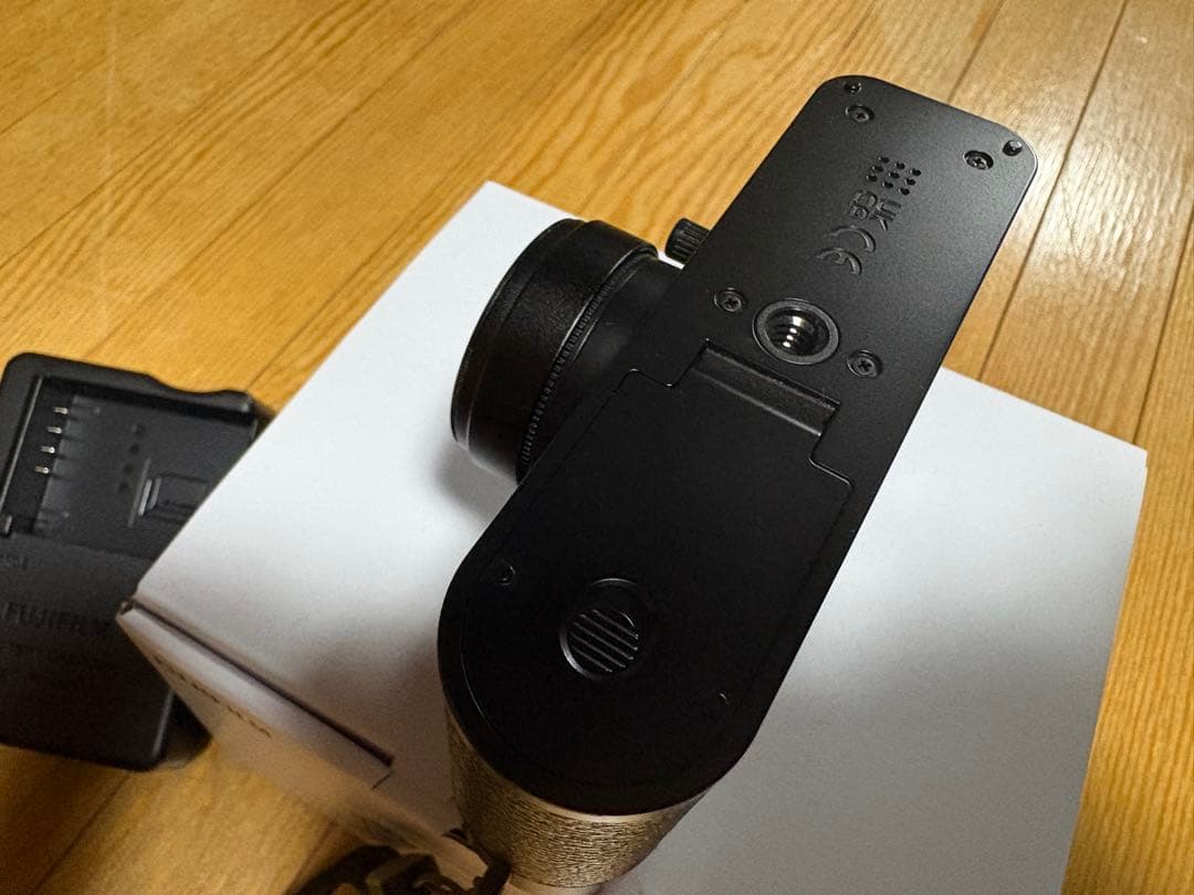最終価格 美品 充電器 フィルター付 Fujifilm X-HF1 X harf