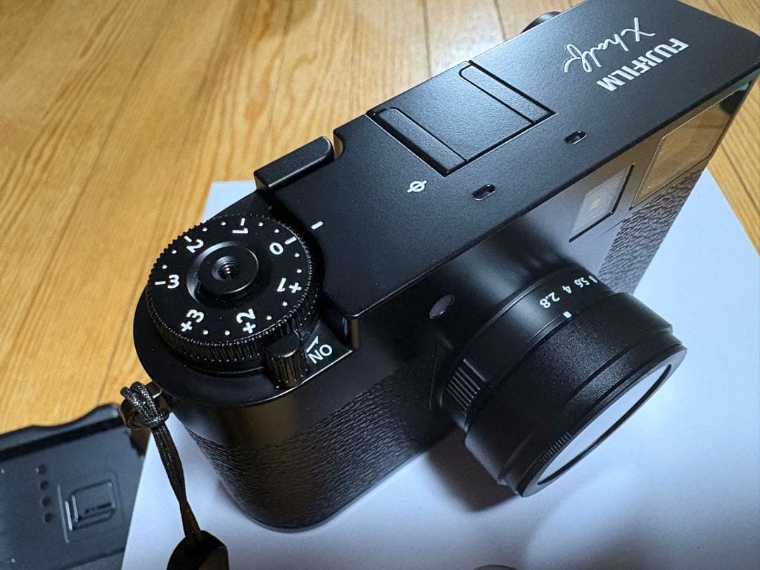 最終価格 美品 充電器 フィルター付 Fujifilm X-HF1 X harf