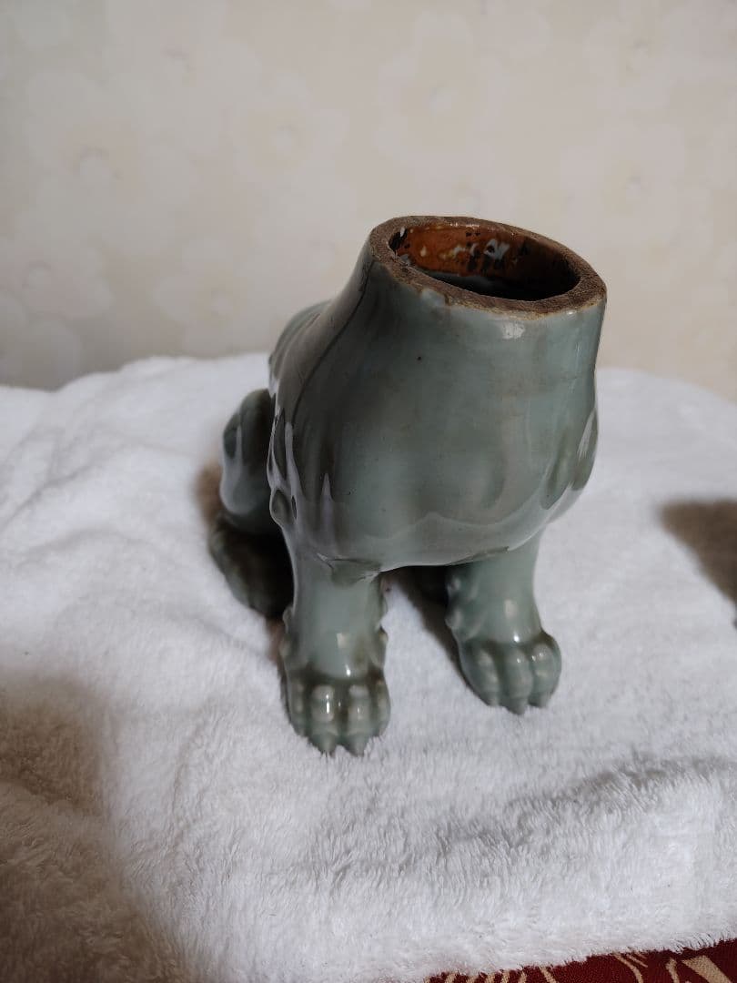 青磁　獅子　置物