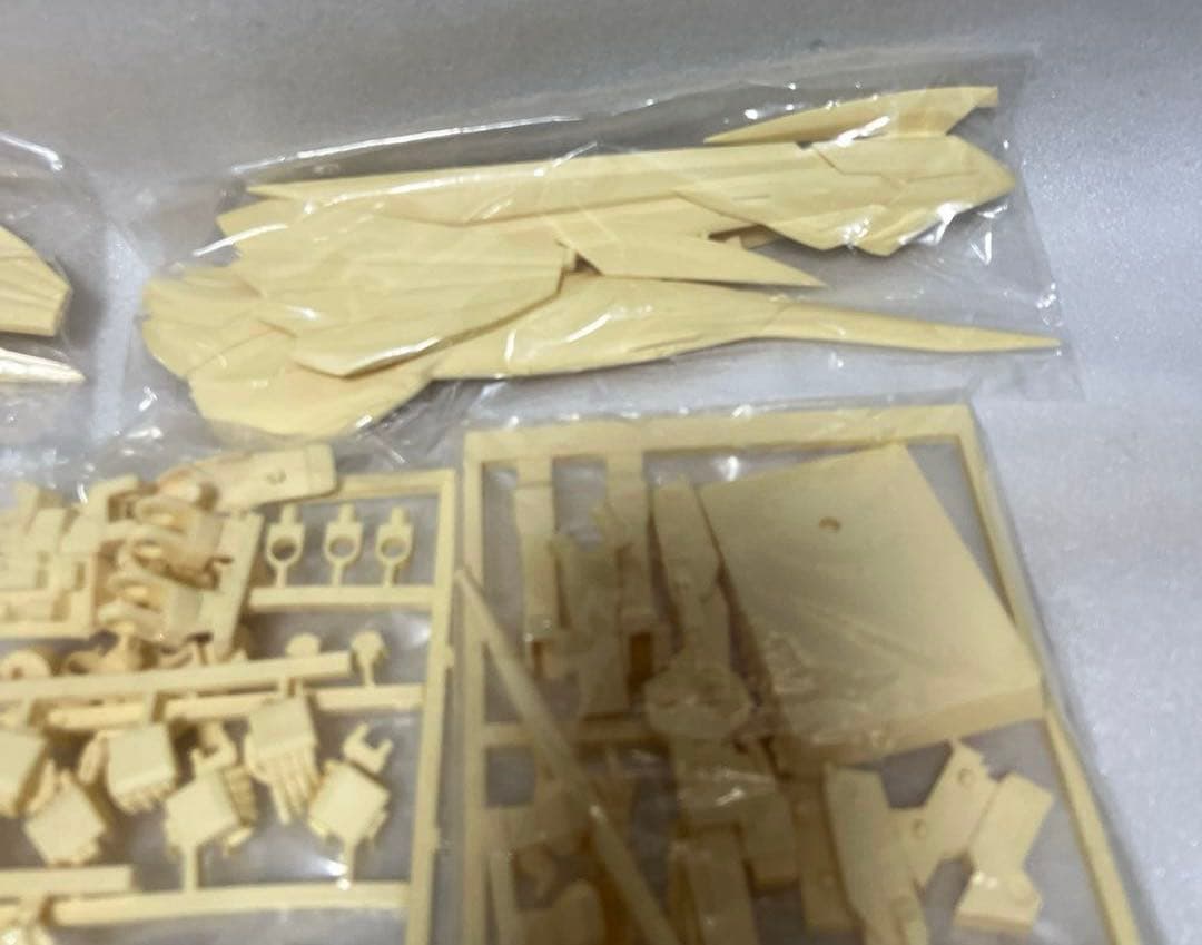 【30】W-GUNDAM ゼロカスタム 1/72スケール ガンプラガレージキット