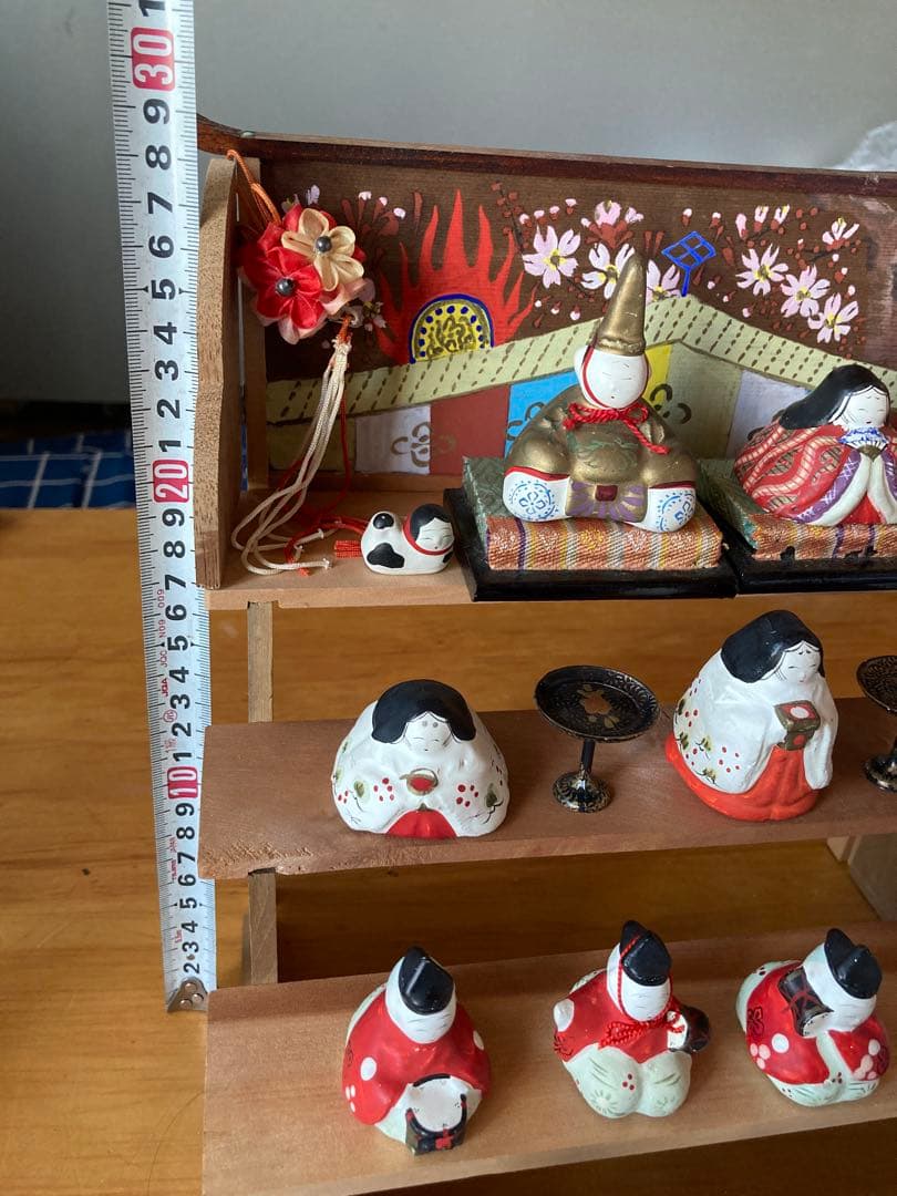 アンティーク　古い小さい土雛　15体と犬筥　雛壇