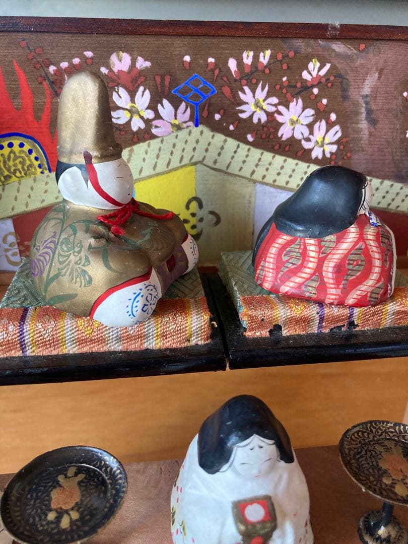 アンティーク　古い小さい土雛　15体と犬筥　雛壇