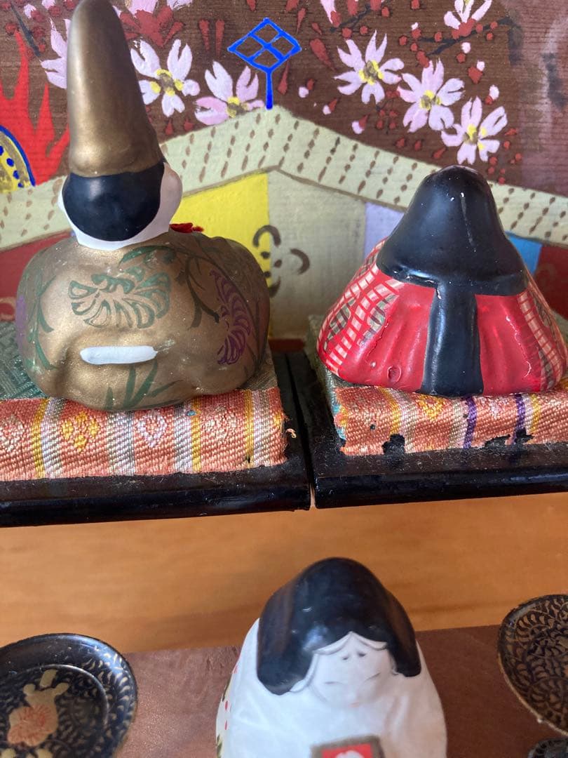 アンティーク　古い小さい土雛　15体と犬筥　雛壇