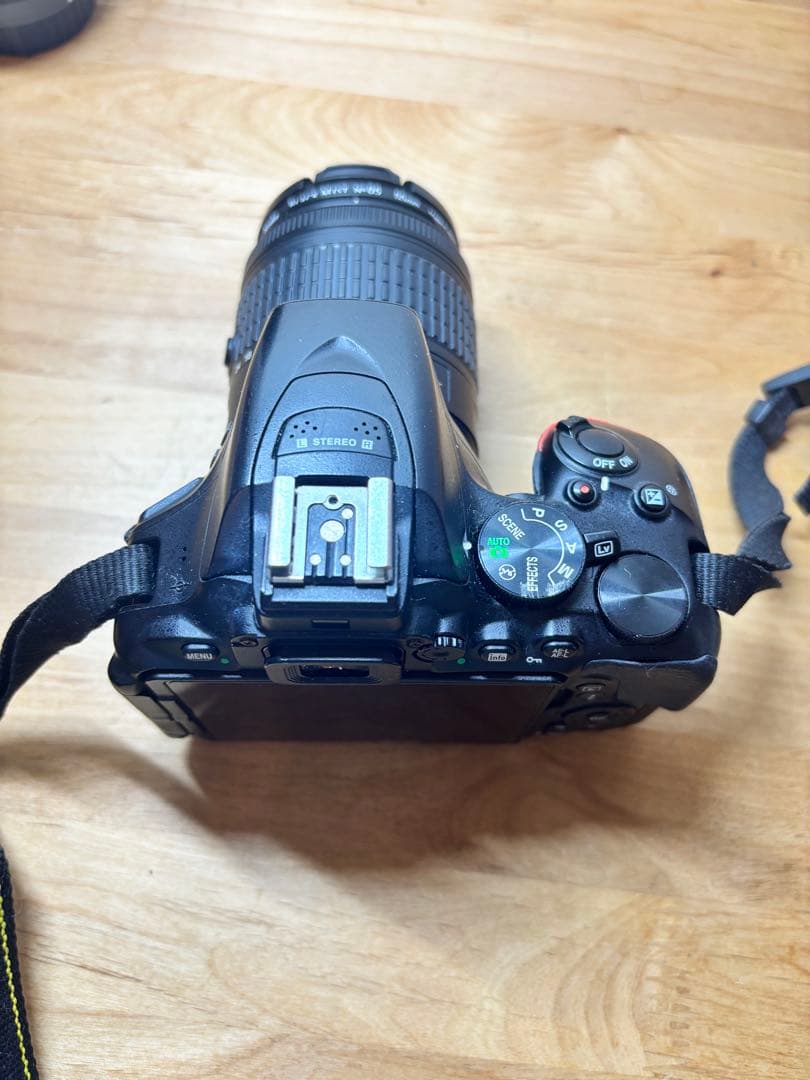 Nikon D5600 ダブルズームキット（中古）バッテリー4つ付 レンズ保護付