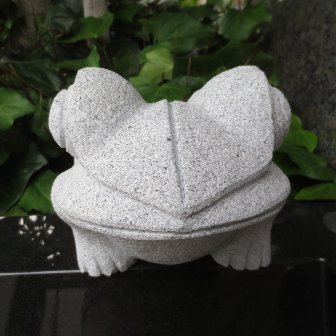かえる カエル 全長33cm 置物 置き物 雑貨 御影石のオブジェ 庭 玄関
