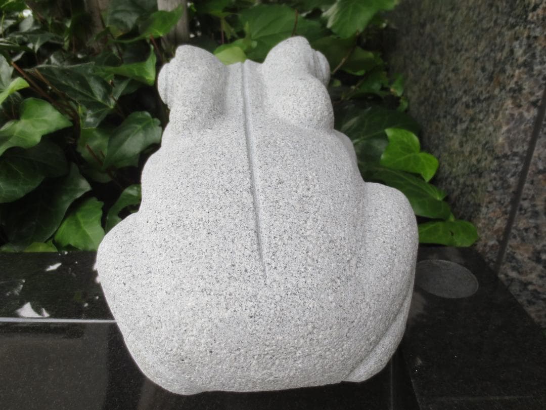 かえる カエル 全長33cm 置物 置き物 雑貨 御影石のオブジェ 庭 玄関