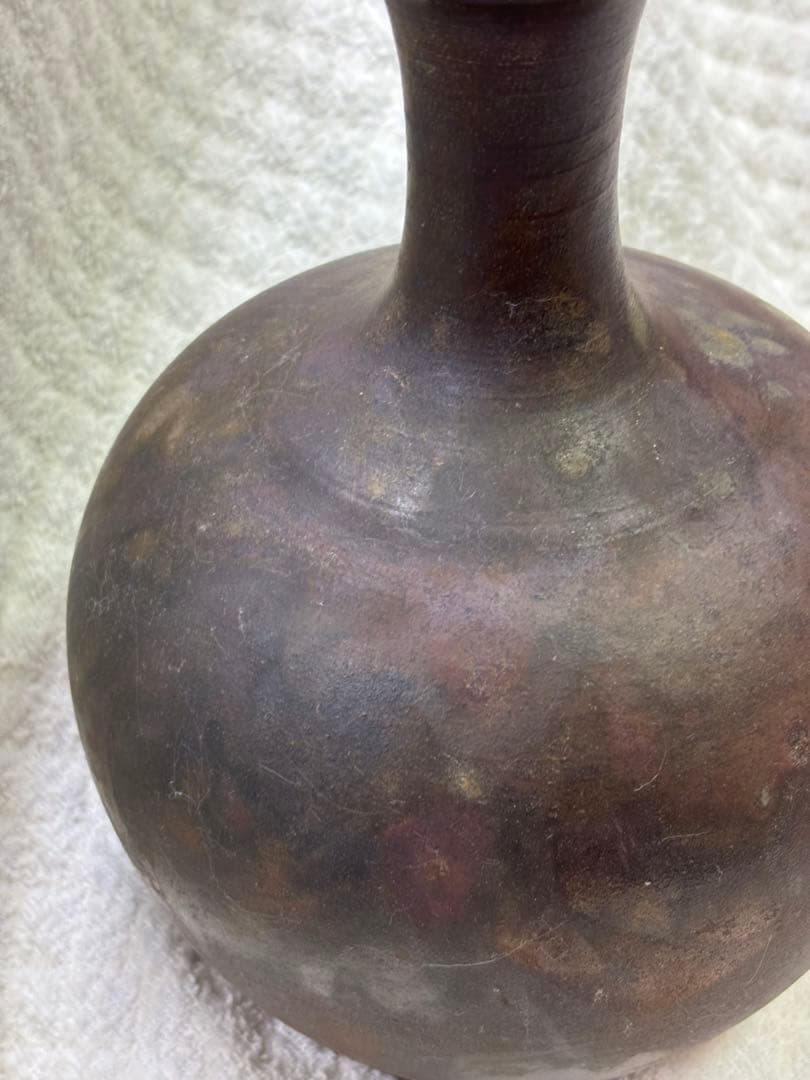 備前焼　壱作　陶器製ブラウン花瓶 球形 細口