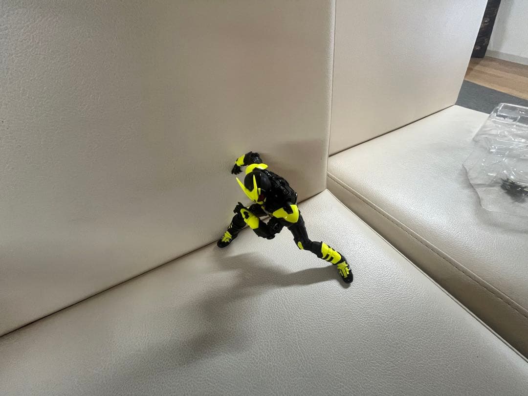 S.H.Figuarts 仮面ライダーゼロゼロワン ライジングホッパー 001