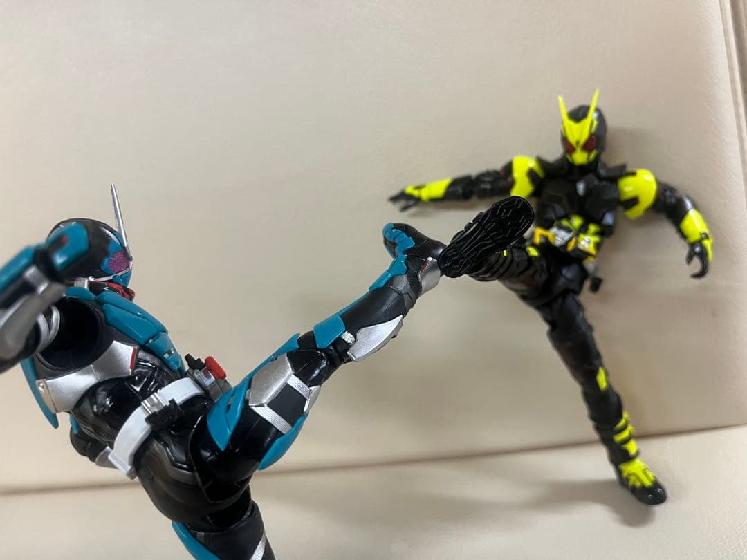 S.H.Figuarts 仮面ライダーゼロゼロワン ライジングホッパー 001
