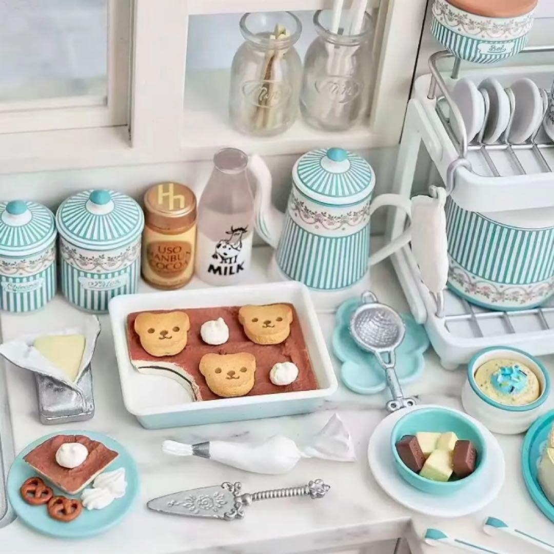 ミニチュアキッチン雑貨　ブルーストライプ　西洋雑貨ローズガーランド　ドールハウス