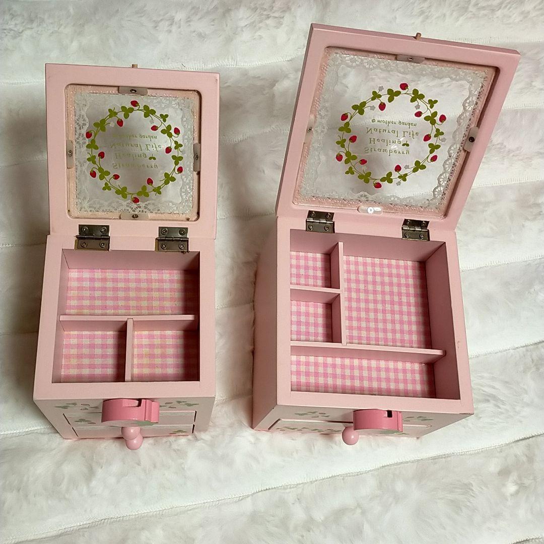 未使用品　ピンクいちごミニチュア収納ボックスミニチェスト＋苺キャニスターの３点