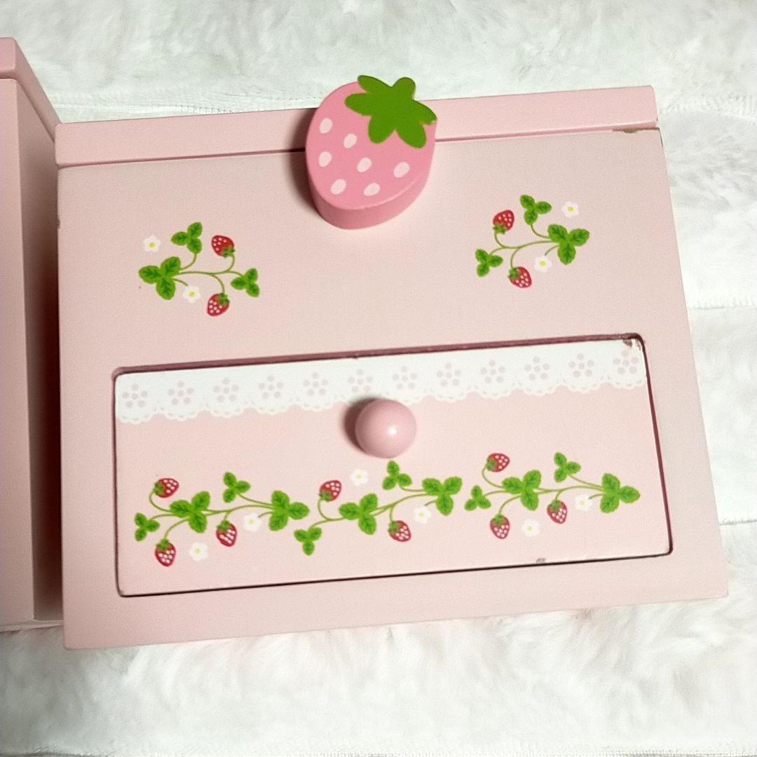 未使用品　ピンクいちごミニチュア収納ボックスミニチェスト＋苺キャニスターの３点