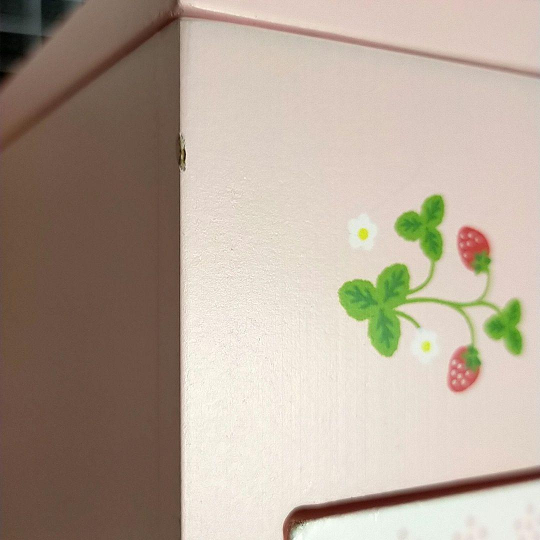 未使用品　ピンクいちごミニチュア収納ボックスミニチェスト＋苺キャニスターの３点