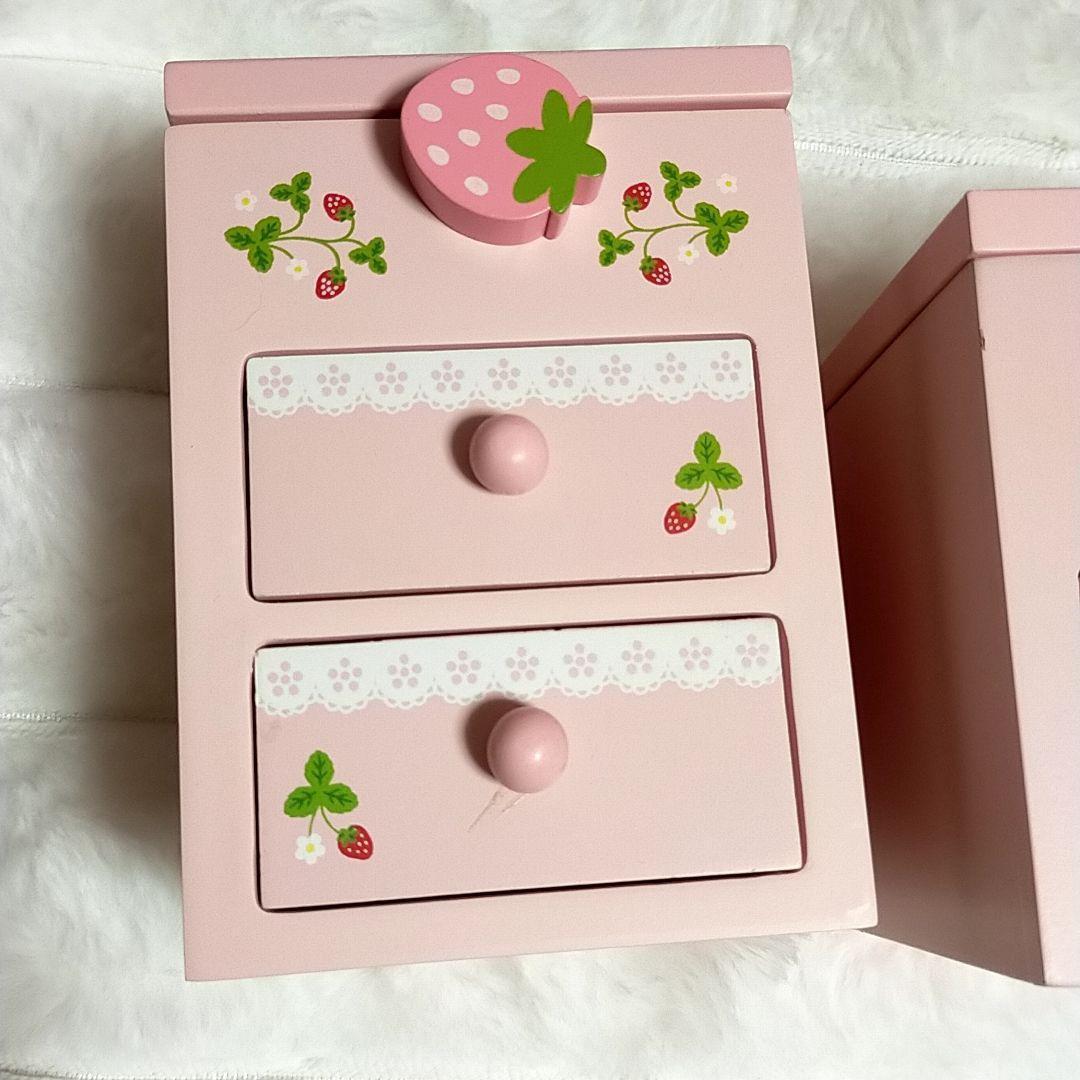 未使用品　ピンクいちごミニチュア収納ボックスミニチェスト＋苺キャニスターの３点