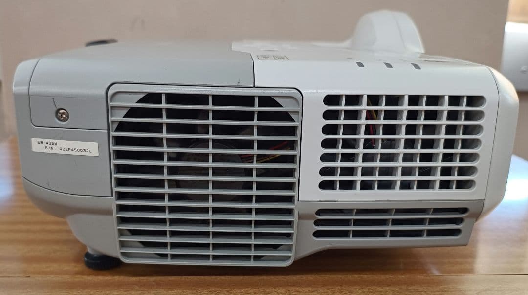 【ランプとセットで割引】短焦点 Epson EB-435W プロジェクター本体