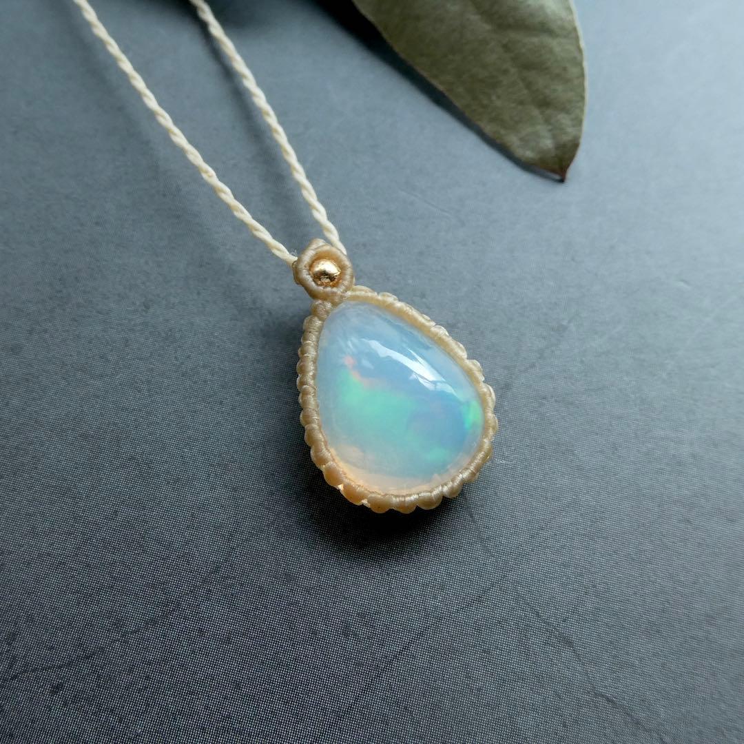 大粒オパールのマクラメネックレス