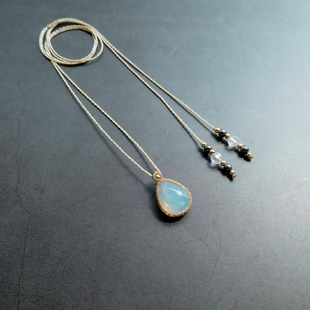 大粒オパールのマクラメネックレス