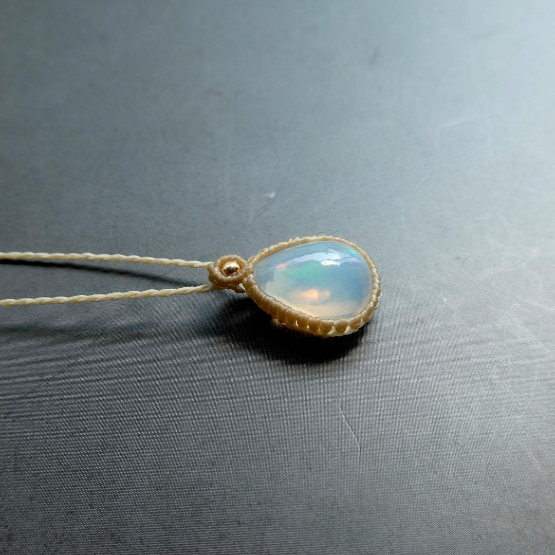 大粒オパールのマクラメネックレス