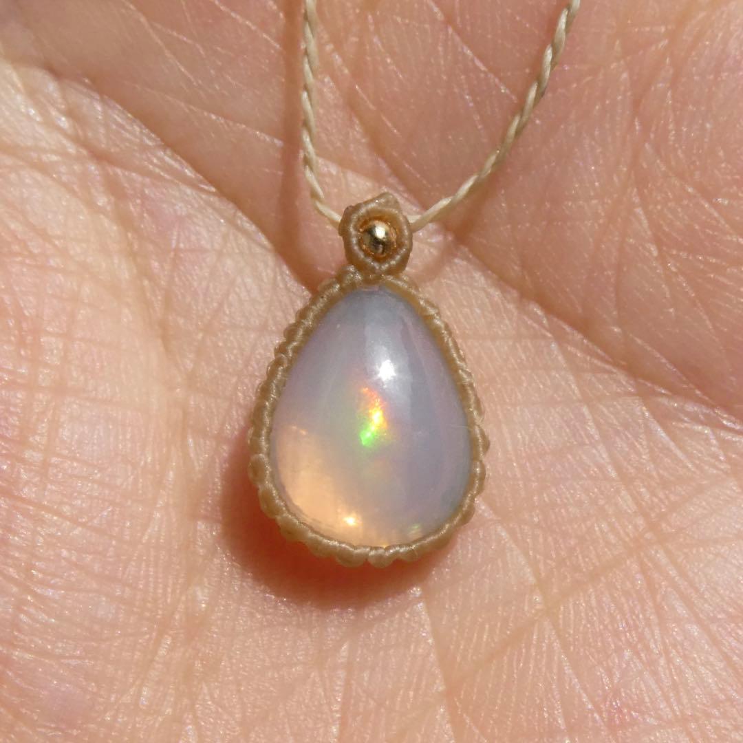 大粒オパールのマクラメネックレス