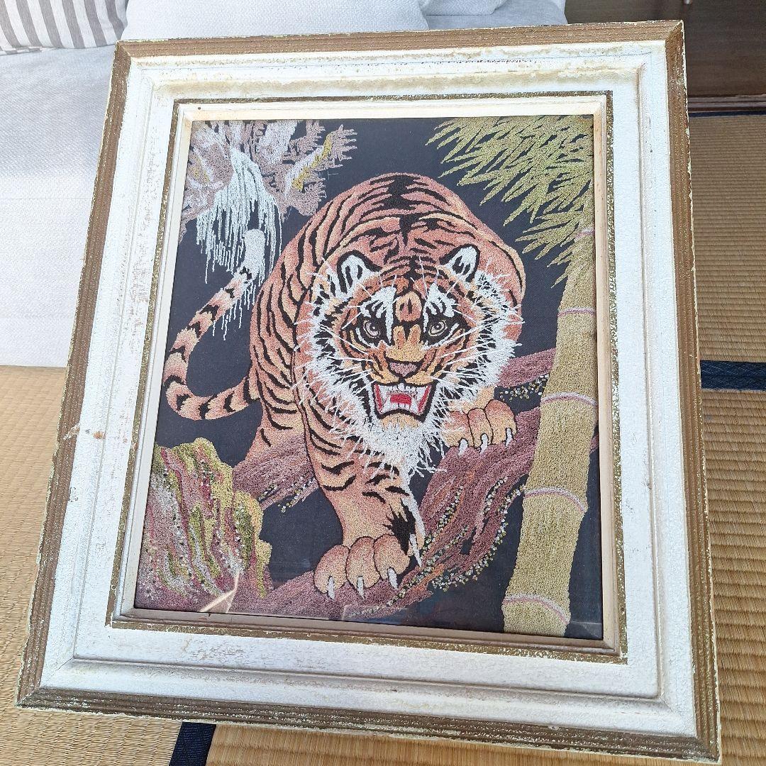 虎の刺繍アート作品 約57.5cm x 65cm