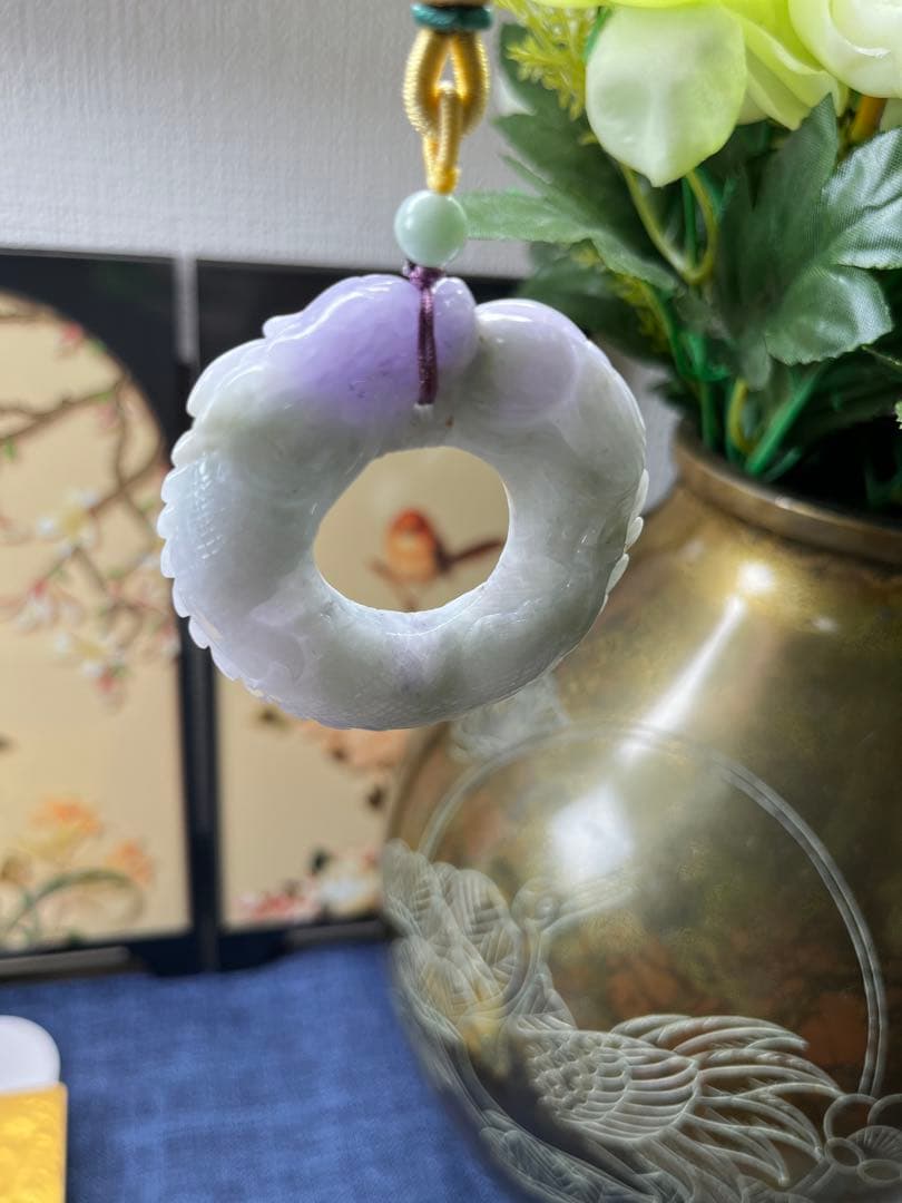 新入荷❣️天然A貨翡翠　厚重感有り、ラベンダー開運飛龍の龍環ネックレス　鑑定書付き