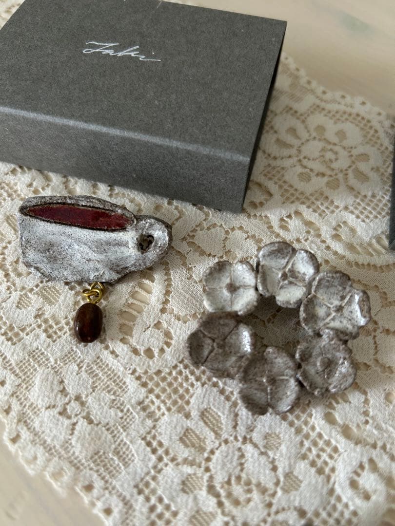 ハンドメイド作家様 ブローチ2点 ピアス バレッタのセット