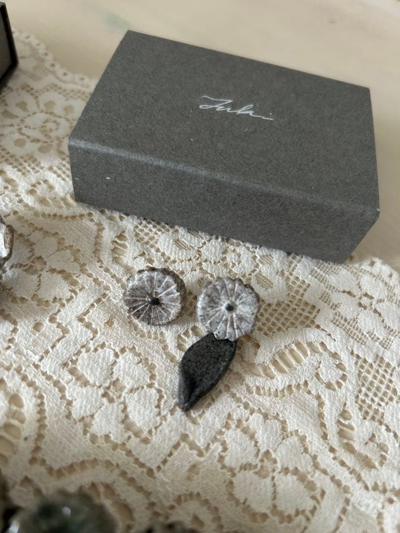 ハンドメイド作家様 ブローチ2点 ピアス バレッタのセット