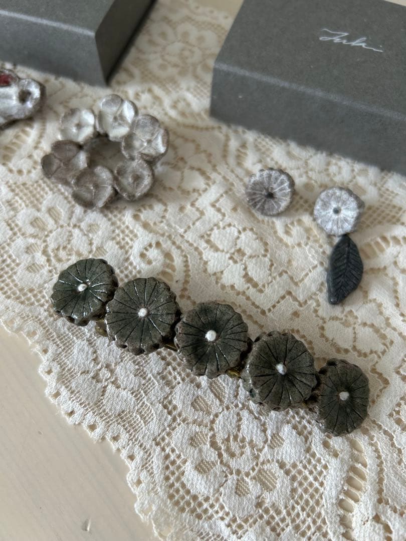 ハンドメイド作家様 ブローチ2点 ピアス バレッタのセット