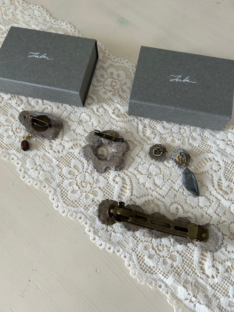 ハンドメイド作家様 ブローチ2点 ピアス バレッタのセット