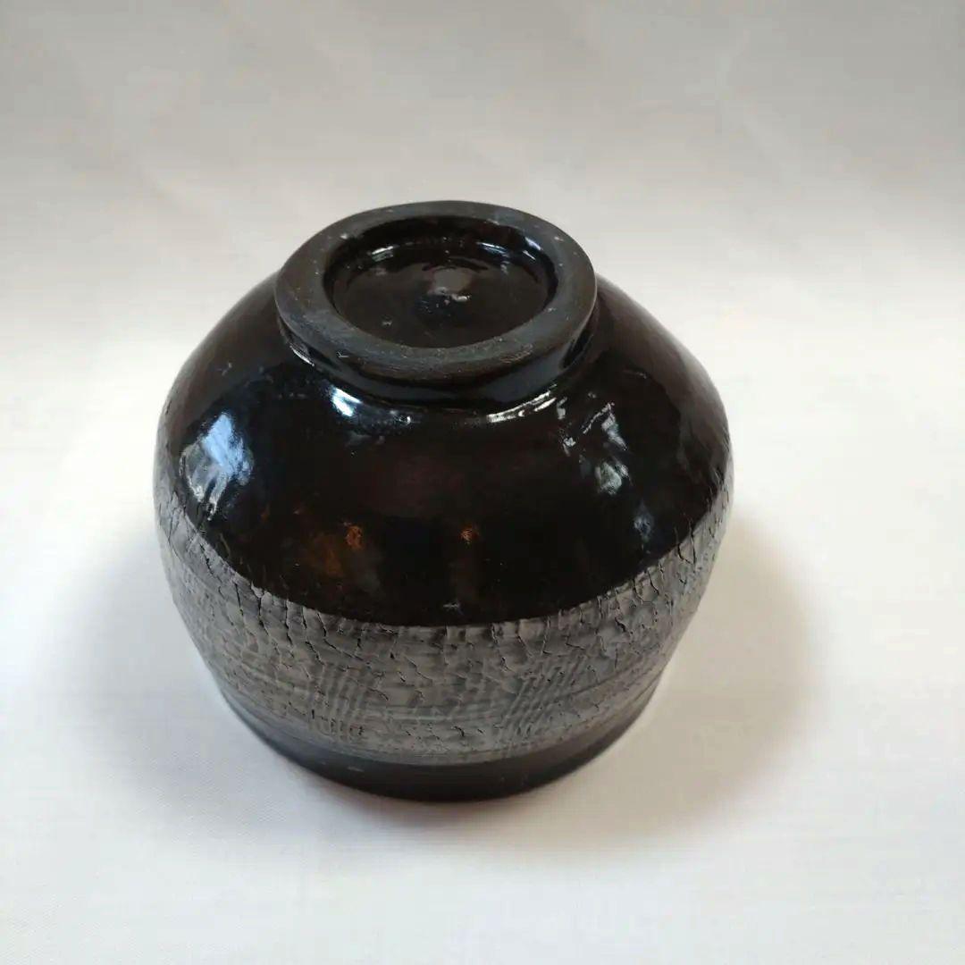 亀裂模様黒茶碗