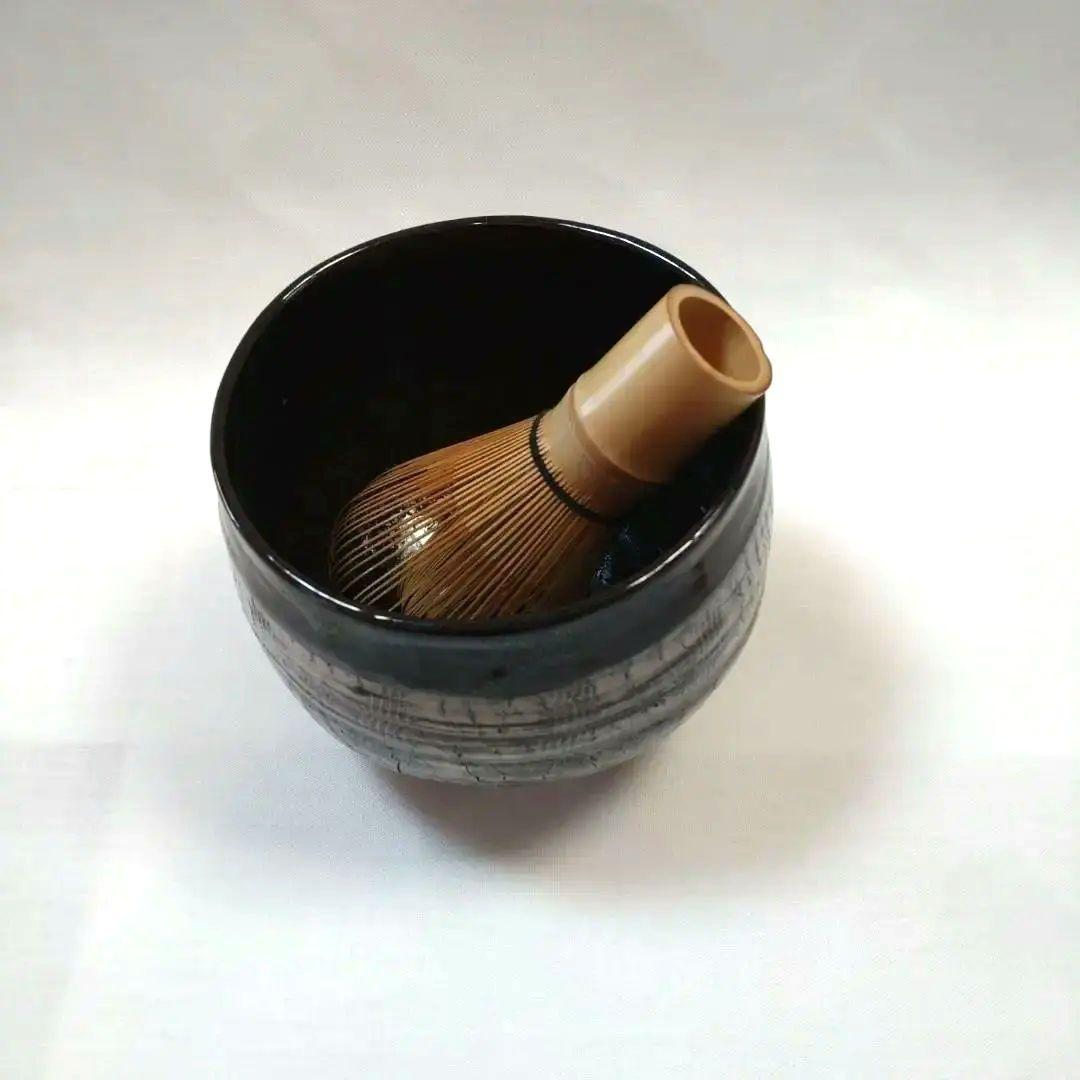 亀裂模様黒茶碗