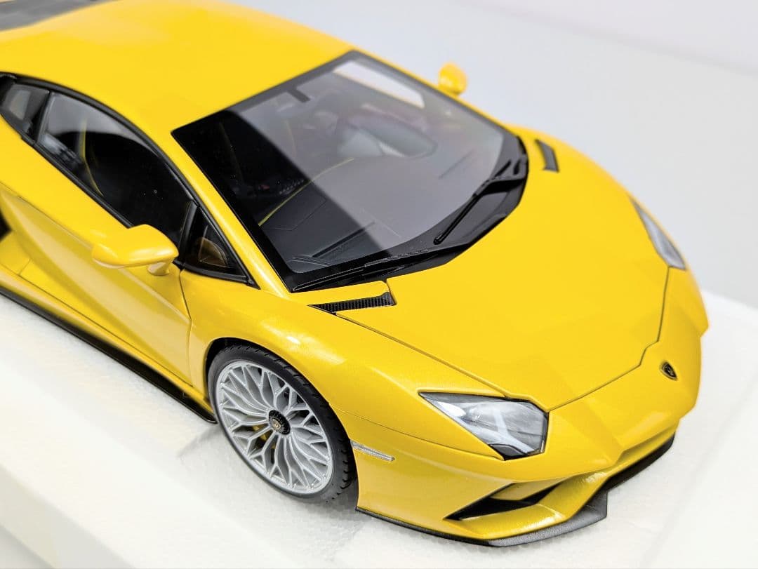 ミニカー 1/18 オートアート ランボルギーニ アヴェンタドール S イエロー